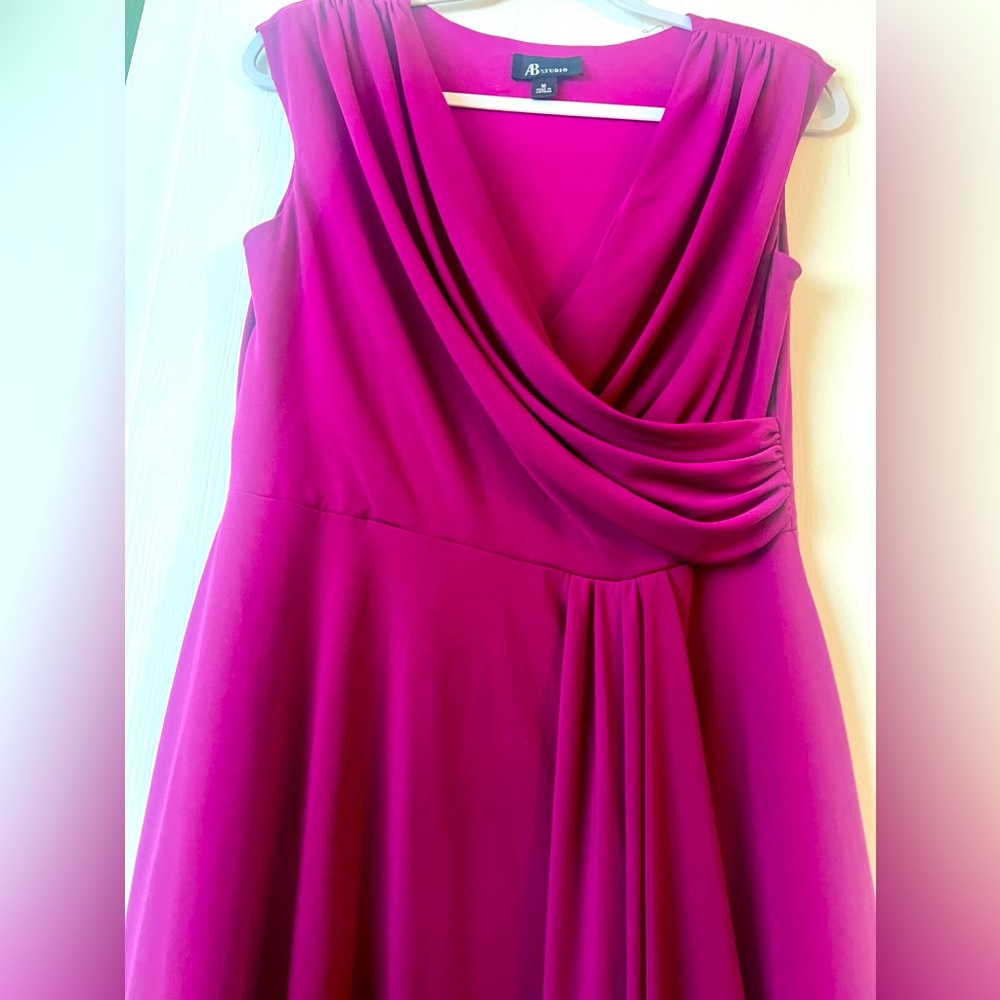 Perfect work dress , dinner dress, or date night dress Elegantly designed